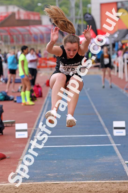 Womens under-17s triple jump, North Eastern Champs, Gateshead Stadium. Photo: David T. Hewitson/Sports for All Pics